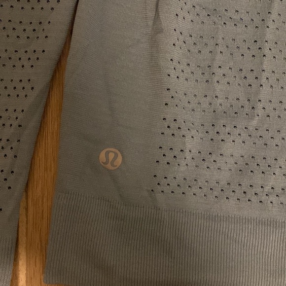 Womens lululemon long sleeve top size 4 - Picture 6 of 7